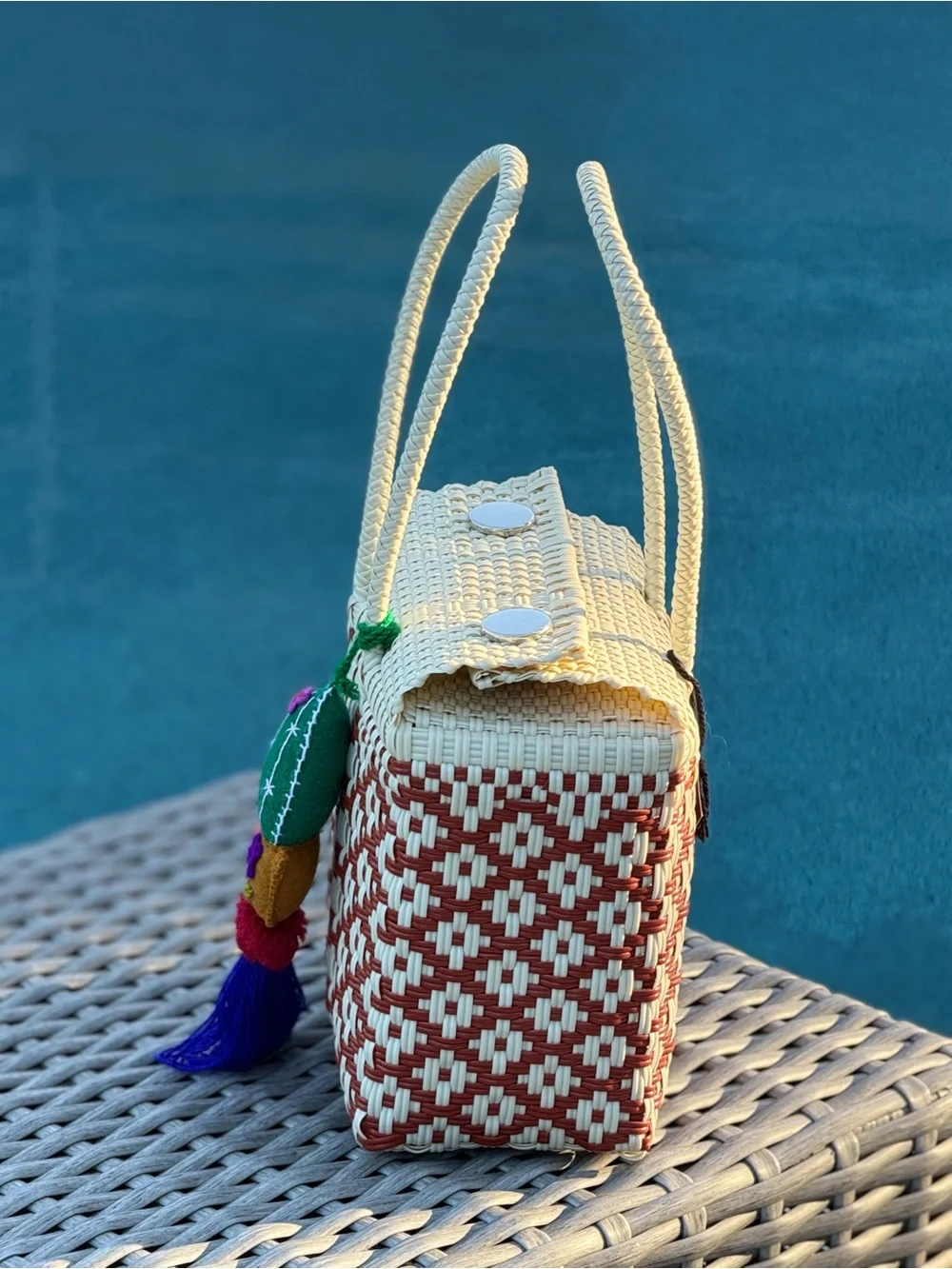 Woven Tote Bag with Pattern and Decorative Tassel